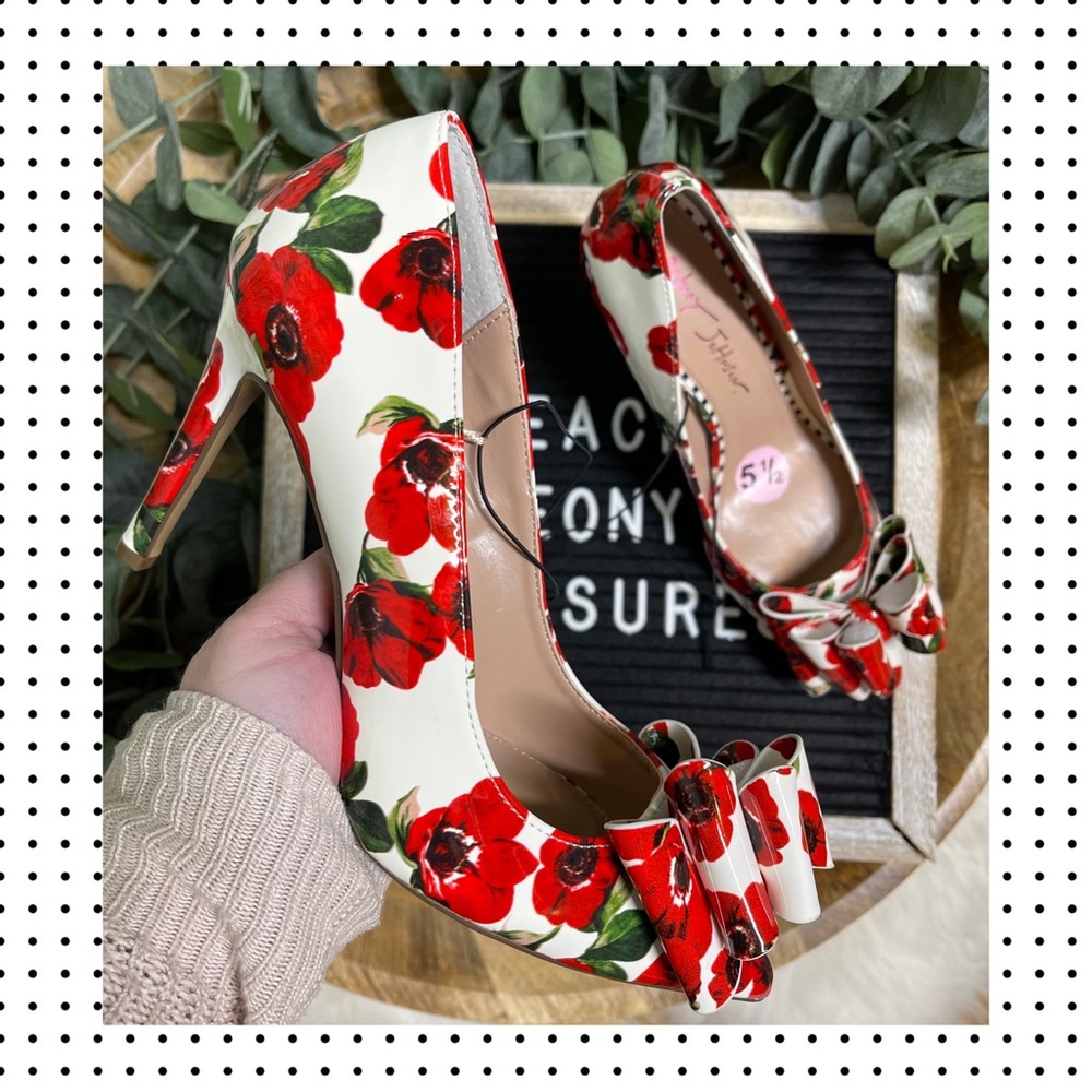 NEW Betsey Johnson - Prince Floral Print Bow Detail Pump 5.5